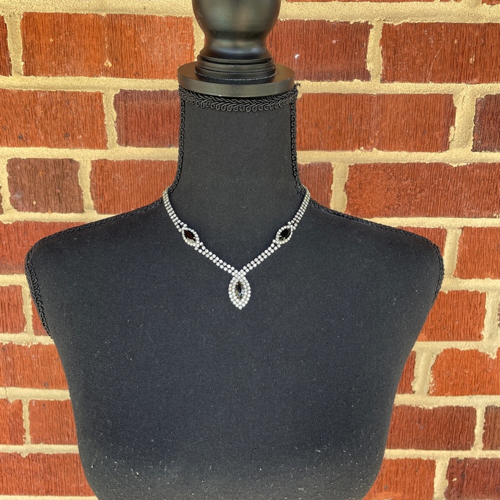 Beautiful Vintage Art Deco Style Rhinestone Necklace & Clip-on Earring Set
